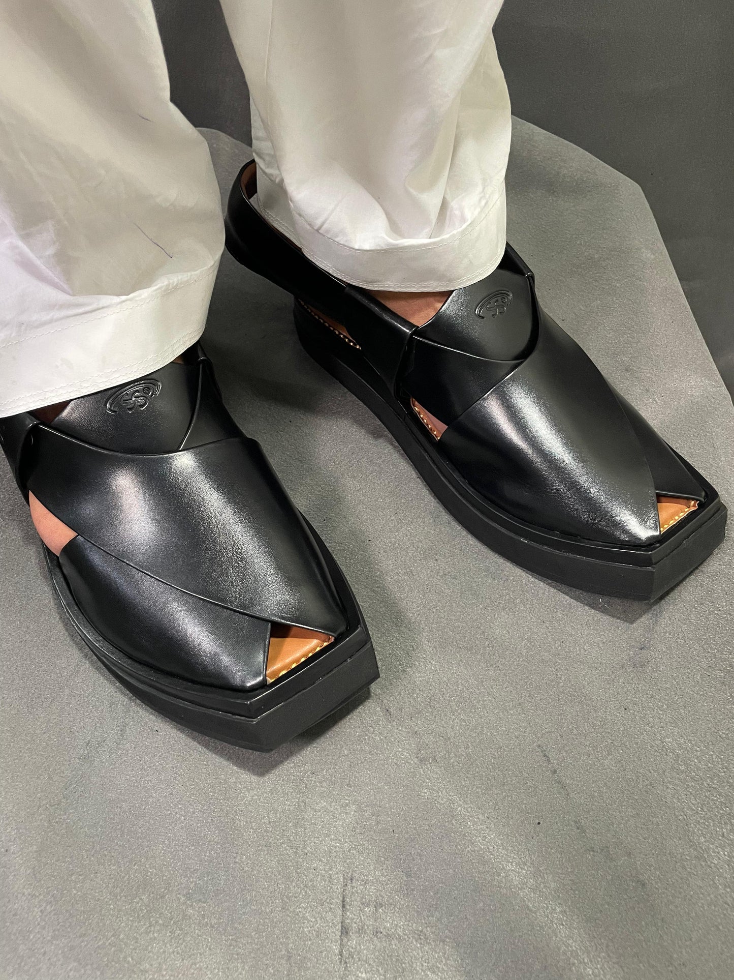 ✨ KAPTAN PESHAWARI CHAPPAL – ROYAL STYLE | MEDICATED COMFORT ✨(BLACK)