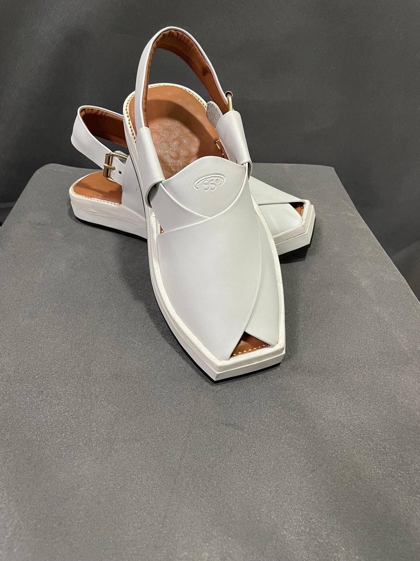 ✨ KAPTAN PESHAWARI CHAPPAL – ROYAL STYLE | MEDICATED COMFORT ✨(White)