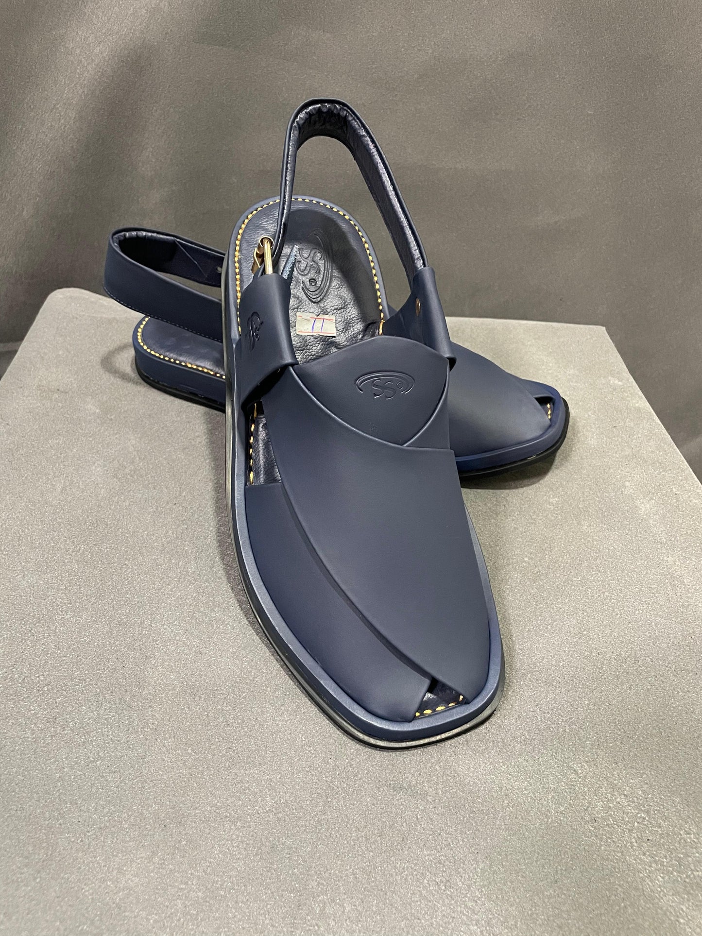 ✨ ROUND SHAPE PESHAWARI MEDICATED CHAPPAL – SOFT & PREMIUM QUALITY ✨(Navy Blue)