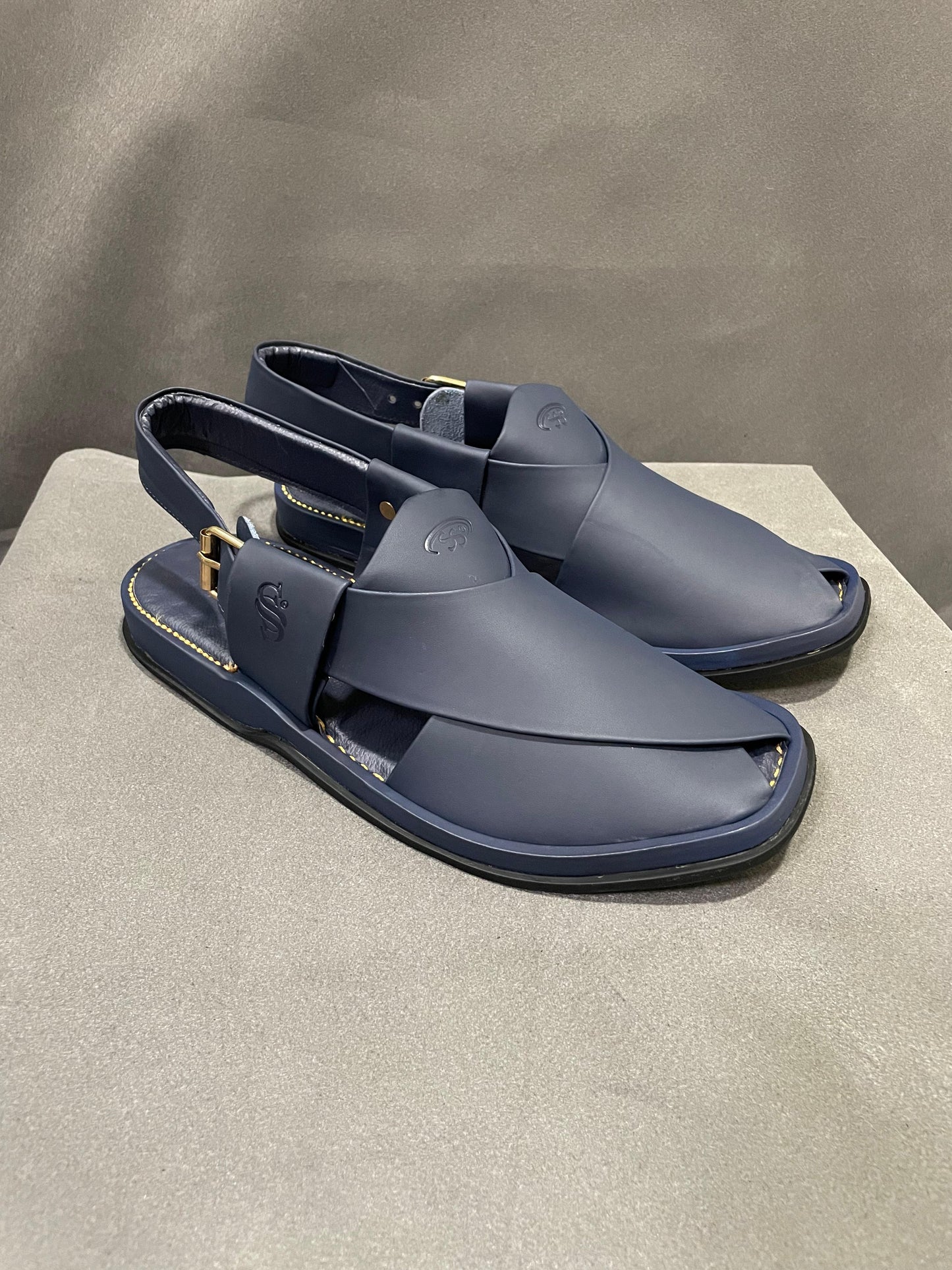 ✨ ROUND SHAPE PESHAWARI MEDICATED CHAPPAL – SOFT & PREMIUM QUALITY ✨(Navy Blue)